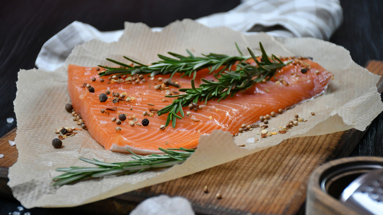 Raw salmon seasoned with rosemary